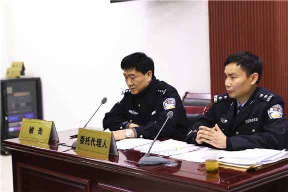 公安局长出庭应诉.JPG