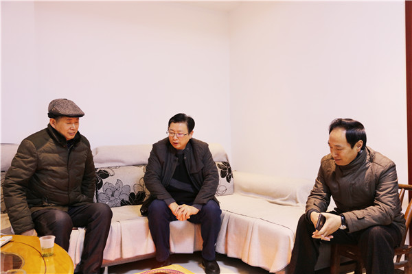 邓院长与刘庭长交流.JPG