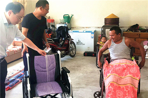 扶贫.jpg 扶贫.jpg