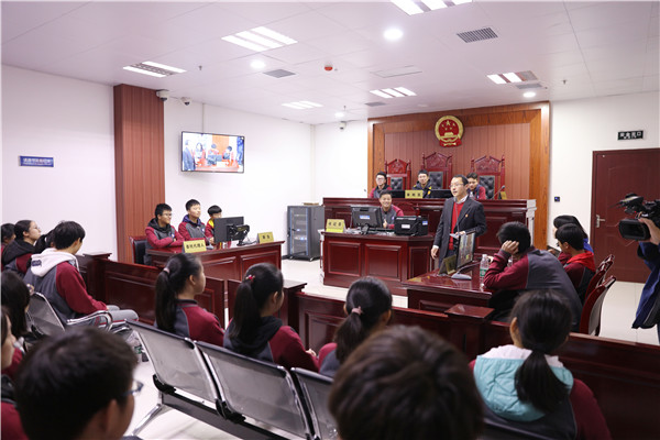 进入审判席体验.JPG