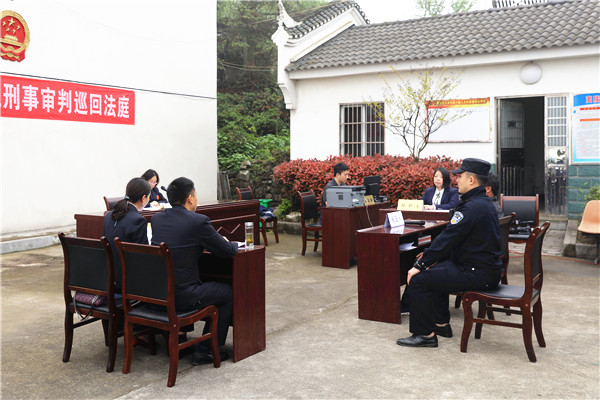 庭审现场.jpg