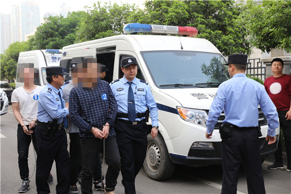 提押被告人.JPG