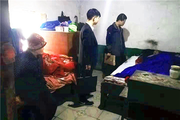 去当事人家中了解情况.jpg