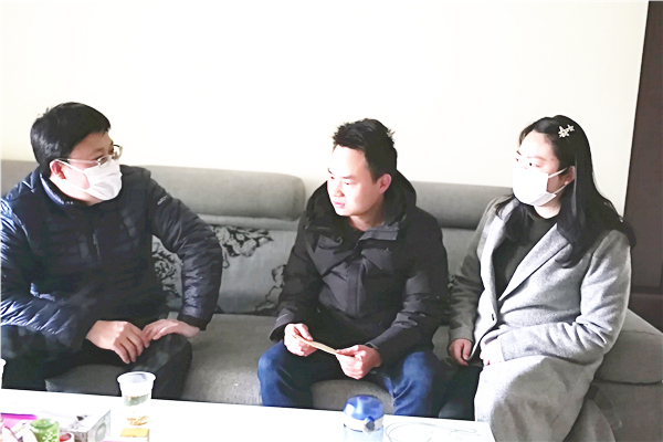 慰问刘欢、龚晓莉夫妇.jpg