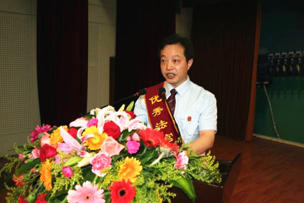 优秀法官领奖发言.jpg