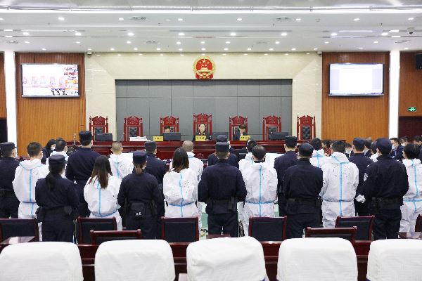 其中一起案件的庭审现场.JPG