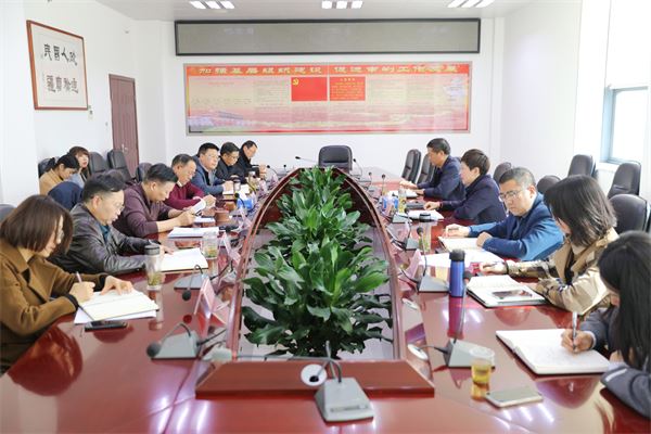 座谈会.jpg