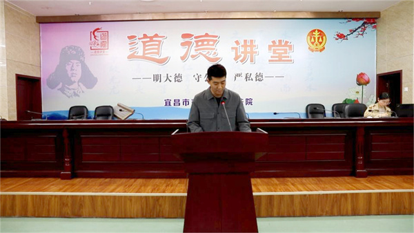 黄涛.jpg