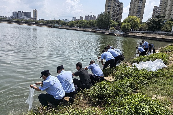 增殖放流3.jpg 增殖放流3.jpg